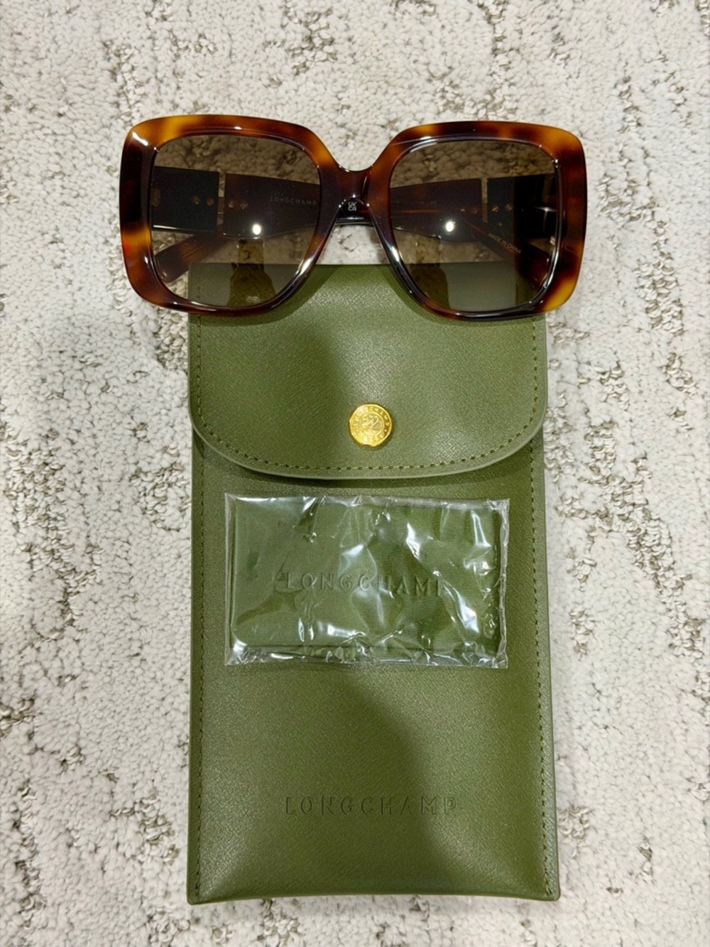 Stuffed Bags with Bonus Items - GUCCI, Juicy, Coach, Longchamp - Picture 14 of 16